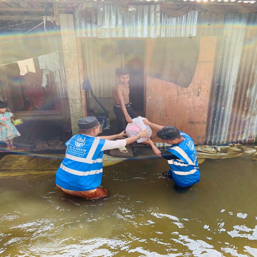 Flood relief distribution in Bangladesh